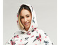 Een witte hoodie met een bloemenprint.