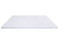 Witte matrasbeschermer of topmatras met verticale stiksels.