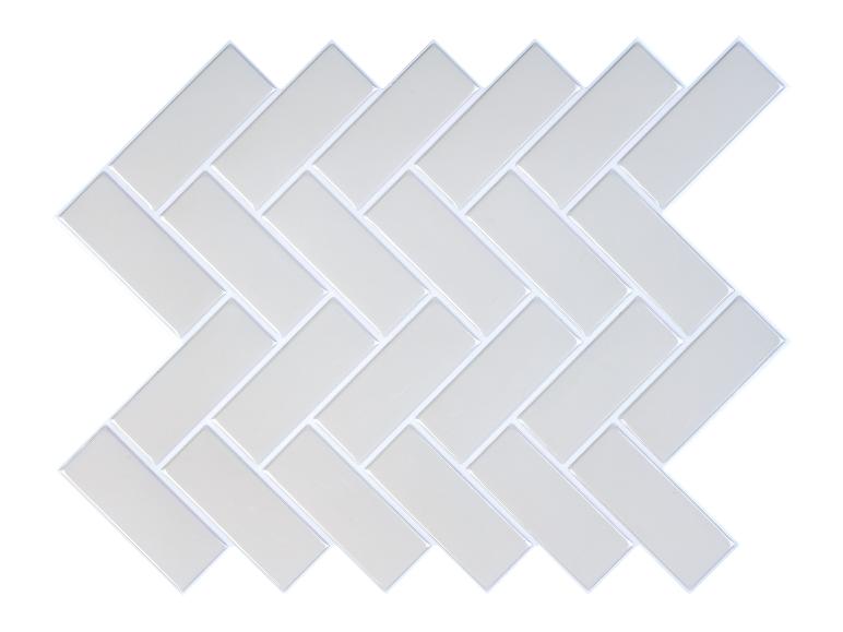 Witte zelfklevende tegels in visgraatpatroon voor keukenachterwand of badkamer.