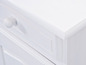 Close-up van een wit houten dressoir met een lade.