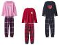 Drie pyjamasets met lange mouwen en geruite broeken.