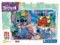 Een 104-delige Disney Stitch puzzel van Clementoni met Stitch in verschillende poses.