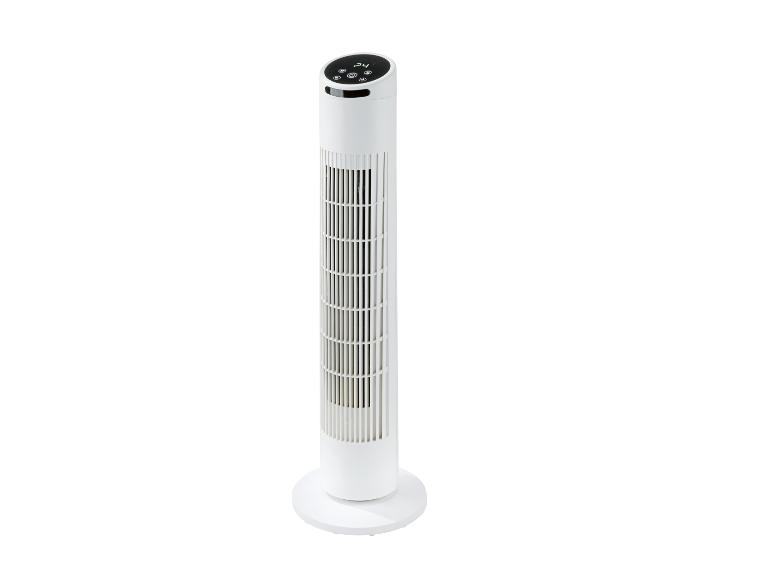 Witte torenventilator met digitaal display '24' en bedieningsknoppen