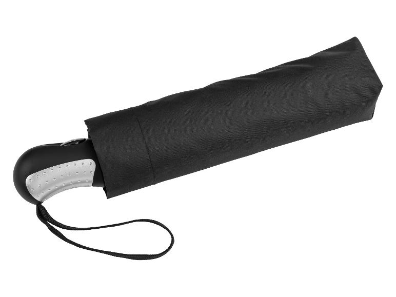 Opvouwbare zwarte paraplu met zilveren handvat en riem, witte achtergrond