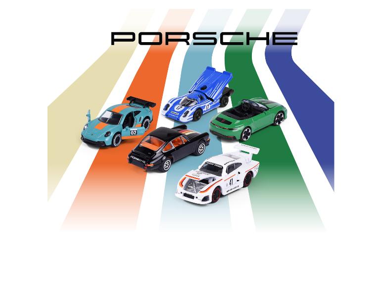 Vijf speelgoed Porsche auto's op een witte achtergrond met kleurrijke strepen en de tekst 'PORSCHE'.