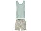 Pyjama: lichtgroen topje en bloemetjesshorts.