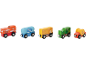Vijf houten speelgoedtreinwagons: oranje locomotief, blauwe tankwagen met melk, gele wagon met graan, groene wagon met bananen en rode wagon met honing.
