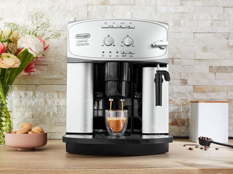 Ga naar volledige schermweergave: Delonghi Volautomatische espressomachine ESAM2200.S - afbeelding 4