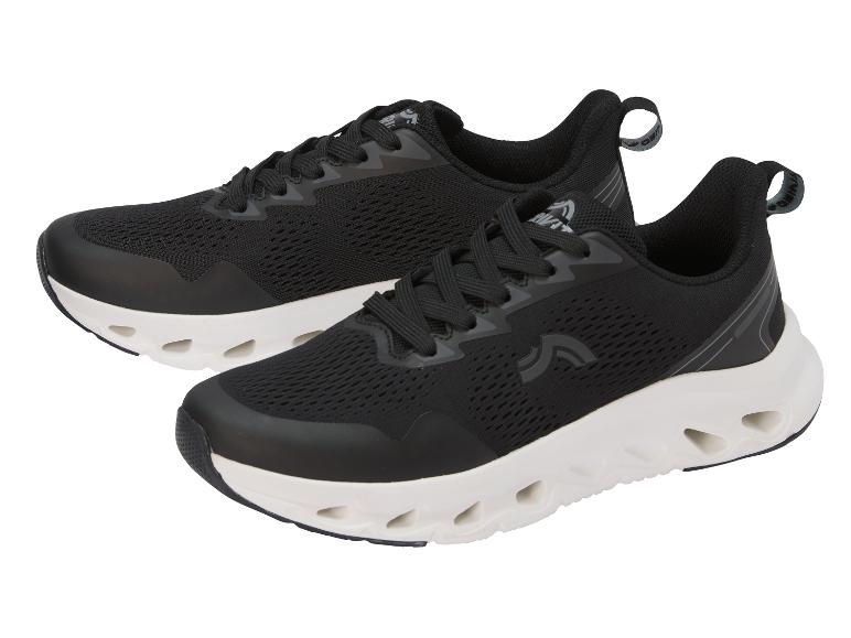 CRIVIT herensportschoenen in zwart met een witte zool.