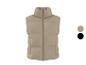Beige gewatteerde bodywarmer met rits en opstaande kraag, ook verkrijgbaar in zwart.