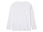 Witte longsleeve T-shirt, gestyled op een witte achtergrond.