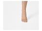 Dames huidkleurige panty, detail van de voet.