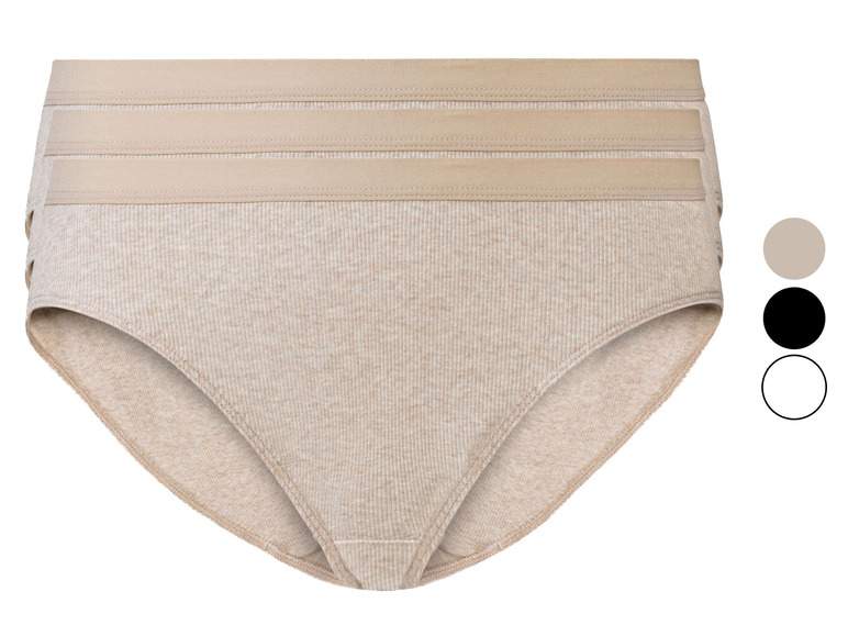Drie beige katoenen onderbroeken