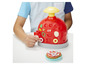 Een kind speelt met een Play-Doh Pizza Oven speelgoedset.