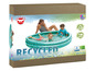 Een opblaasbaar zwembad van Wehncke voor kinderen, gemaakt van gerecycled materiaal.