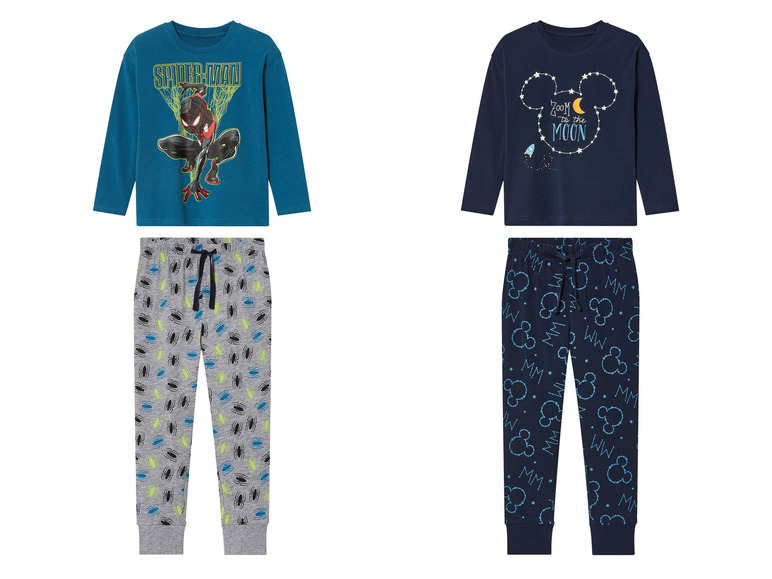 Twee pyjama's, een met Spiderman en een met Mickey Mouse.