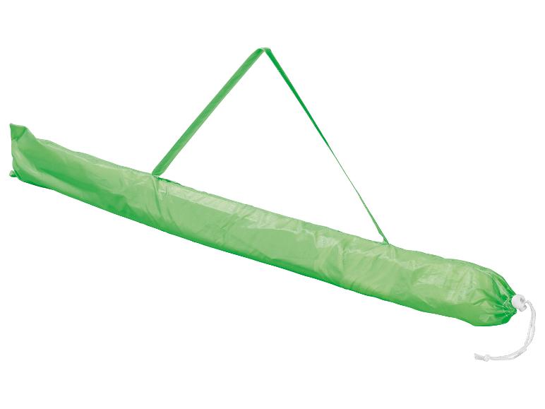 Groene draagtas voor parasol of stranduitrusting.