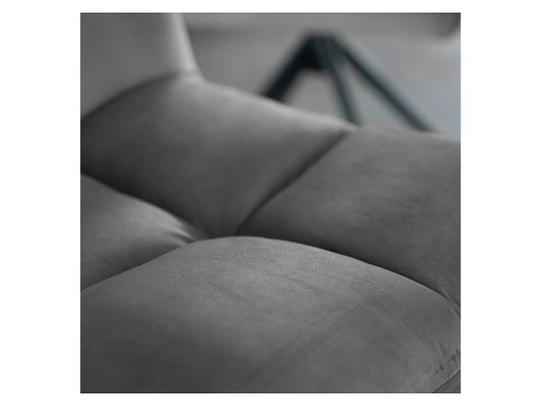 Grijze gestoffeerde zitting met gecapitonneerde details