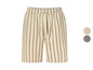 Beige korte broek met verticale bruine strepen.