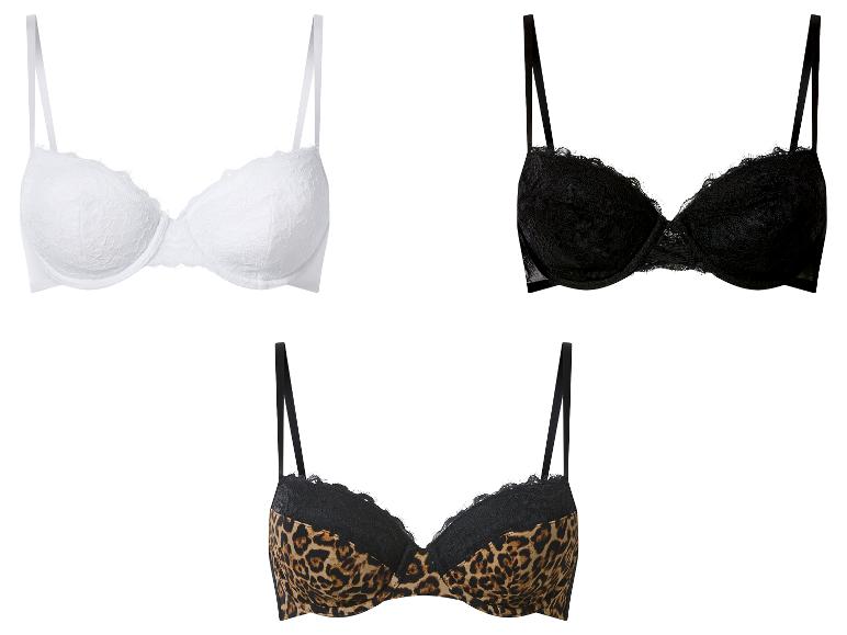 Drie beha's: wit kant, zwart kant en luipaardprint met zwart kanten randje.
