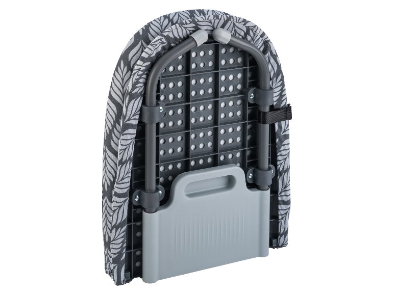 Opvouwbaar strijkplank met bladerenpatroon.