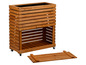 Een houten plantenbak op wielen met een losse plank.