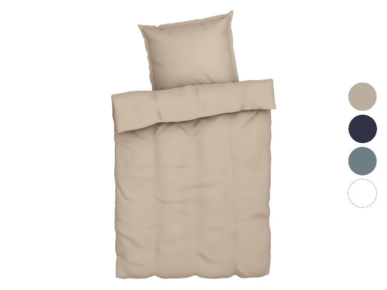 Beige beddengoedset met kussen en kussensloop.