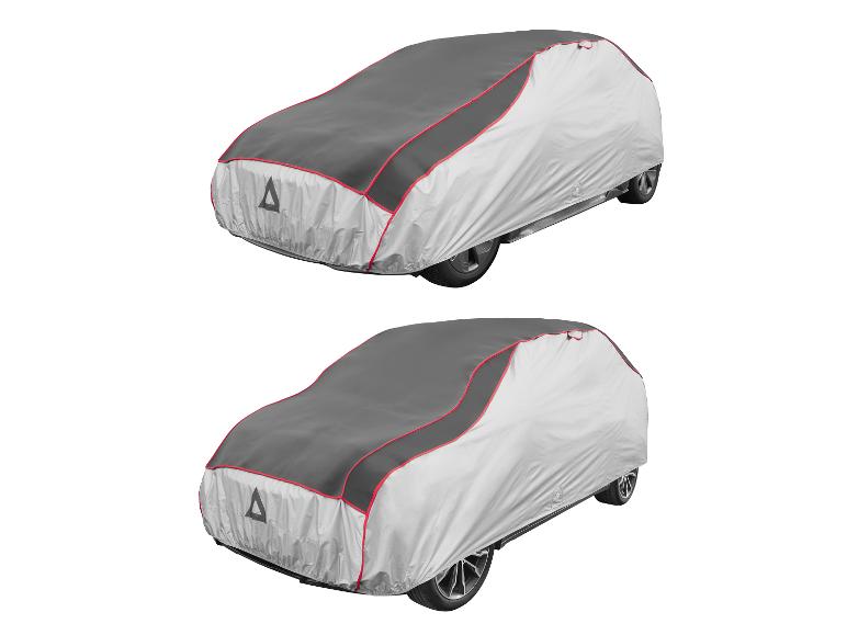 Twee grijze autohoezen met rode biezen en een driehoekig detail aan de voorkant