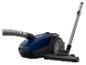 Een blauwe Philips stofzuiger met een telescopische buis.
