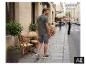 Man in ESMARA MEN sweatdenim short wandelt door een stadsstraat. [AI-gegenereerde afbeelding]