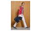 Vrouw in rood-wit gestreept shirt met lange mouwen van ESMARA®.