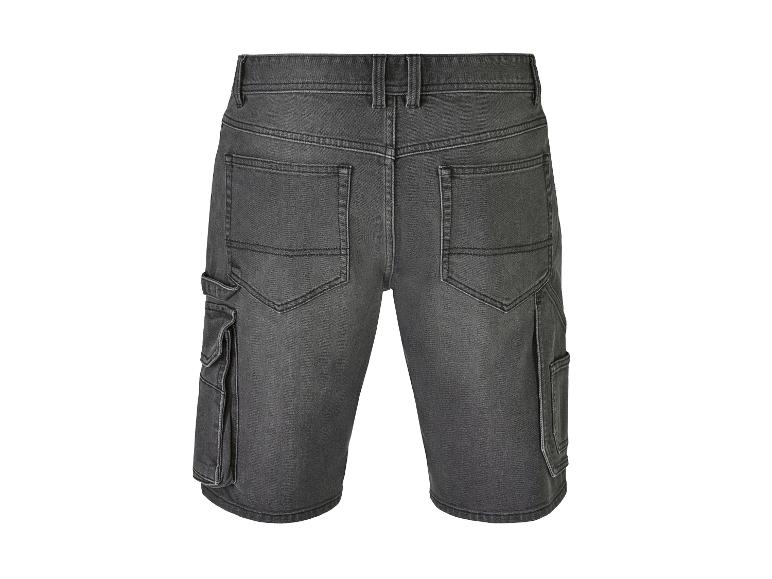 Donkergrijze jeans cargo shorts.