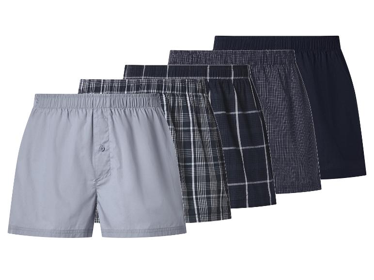 Vijf herenboxershorts in verschillende kleuren en geruite patronen