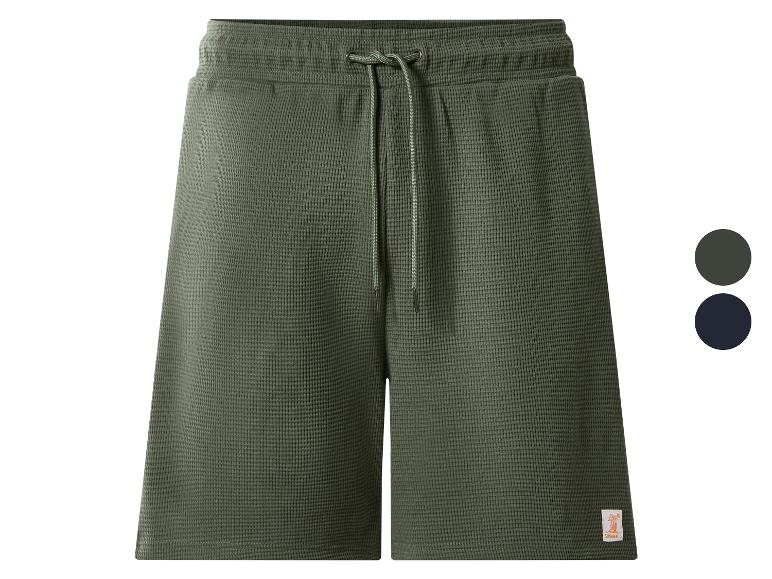 Groene wafelshorts met trekkoord, met donkergroene en marineblauwe kleurstalen.