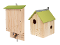 Houten vleermuizenkast en eekhoornhuis met groene daken.
