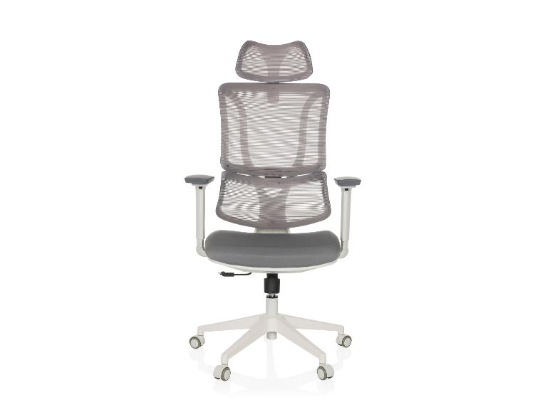 Grijze bureaustoel met mesh rugleuning en hoofdsteun op een wit onderstel met wielen.