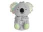 Grijze koala knuffel met kleurrijke oren en groene gestippelde poten.