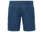 Een paar blauwe denim cargo shorts.