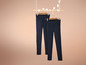 Twee paar donkerblauwe leggings hangen aan een houten hanger.