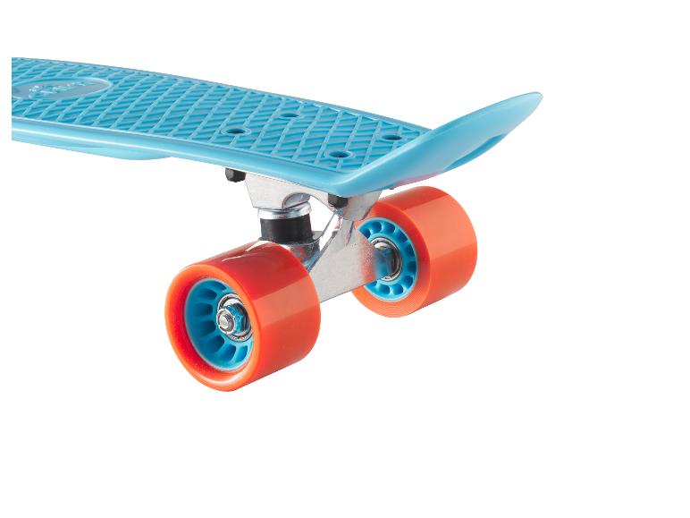 Blauw en oranje skateboard: retro design.