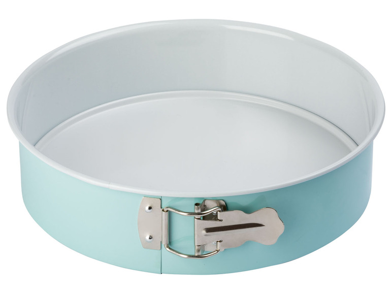 Een lichtblauwe springvorm met een zilveren sluiting.