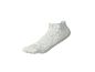 Witte, lage sportsok met een gestructureerd breisel.