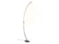Moderne LED-vloerlamp met een gebogen zilveren paal en een vierkante voet.