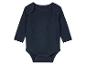 Een donkerblauw babypakje met lange mouwen.