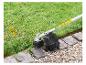 Elektrische bosmaaier langs een tuin.