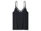 Zwarte camisole met dunne bandjes en zwart kant bij de halslijn.