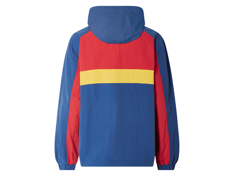 Een blauwe windjack met rode en gele accenten.