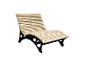 Houten ligstoel met zwart metalen frame