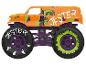Oranje monstertruck met narrenthema en grote wielen.