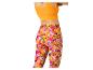 Bloemen leggings en oranje sporttop.
